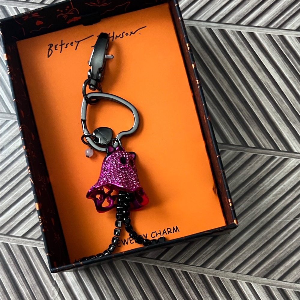 Betsy Johnson Pink Kitty Ghost Keychain - Picture 2 of 11